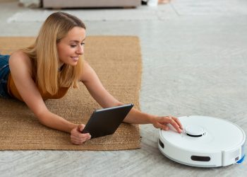 Home cleaning robot